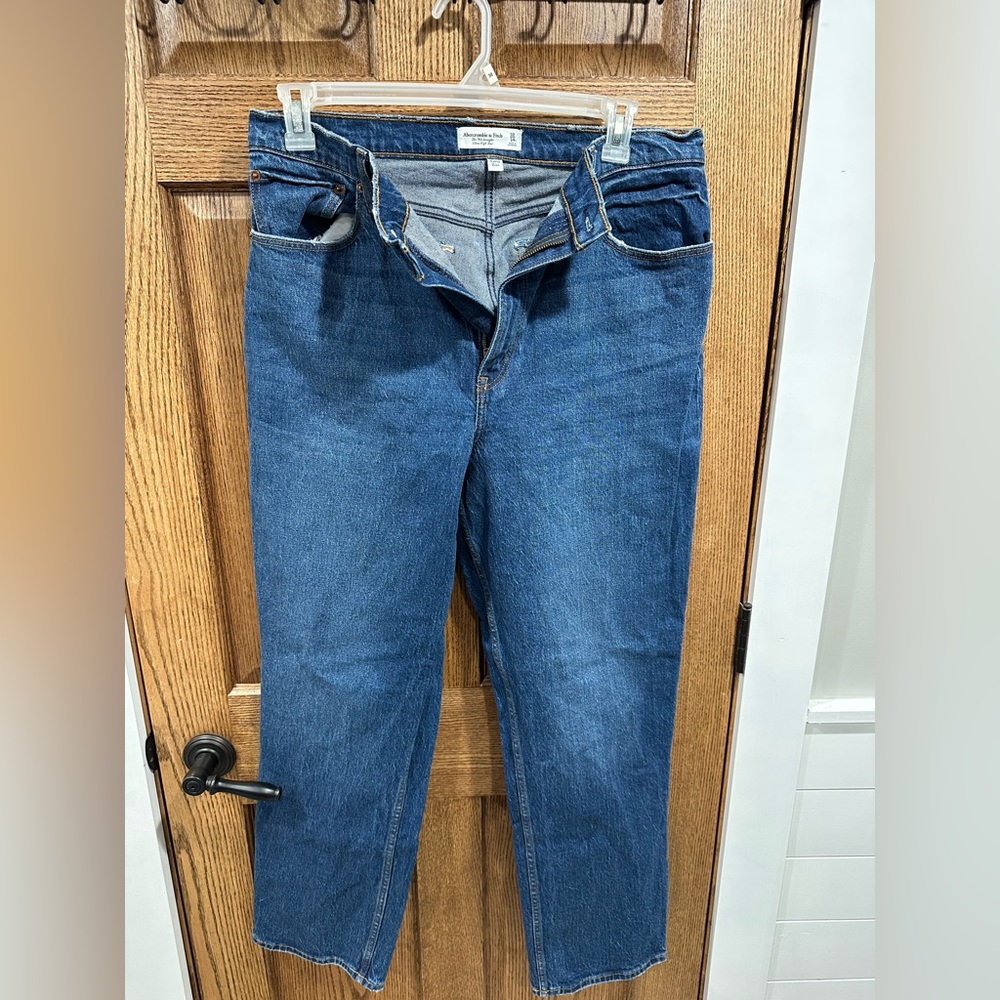 Abercrombie Curve Love Straight Jean
